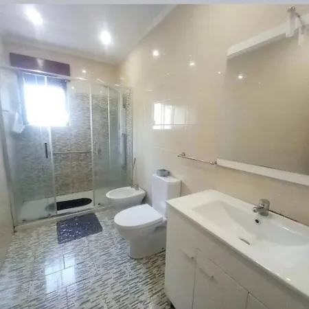 홈스테이 Modest Private Near Airport Lisbon *