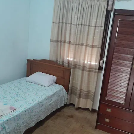 Modest Private Room Near Airport Lisbon *