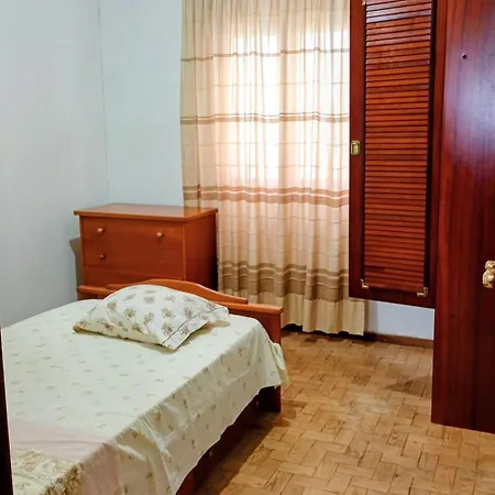 Modest Private Near Airport Lisbon Séjour chez l'habitant *